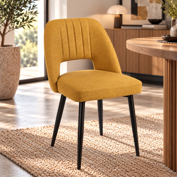 Silla mostaza en comedor moderno
